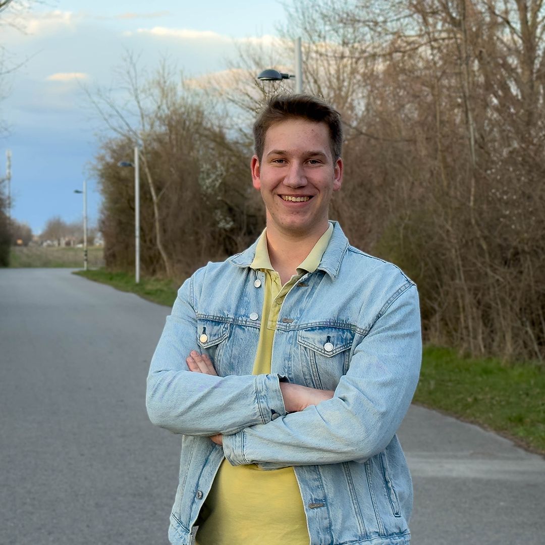 [headshot] image of customer (for a moving & storage company)